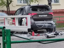 В Мытищах сгорела Kia Sorento, багажник которой разнёс трофейный РПГ. Двое пострадавших