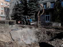 В ЛДНР продолжают гибнуть мирные люди. За утро один погибший и 14 ранено в Троицком, в Ясиноватой — один погибший, двое ранены