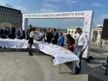 Кличко и Волкер презентовали американский университет в Киеве