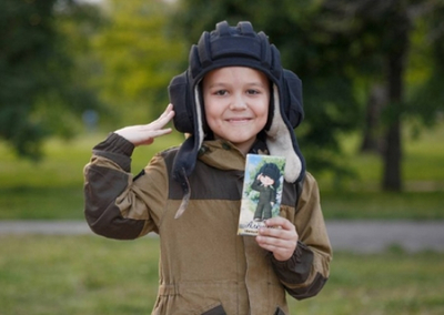 Белгородские кондитеры изобразили юного патриота Алёшу на шоколаде для военных РФ