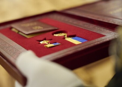 Зеленский изменил процедуру присвоения звания Герой Украины
