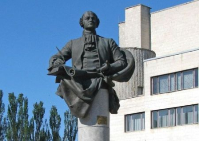 В Харькове демонтируют памятник Ломоносову