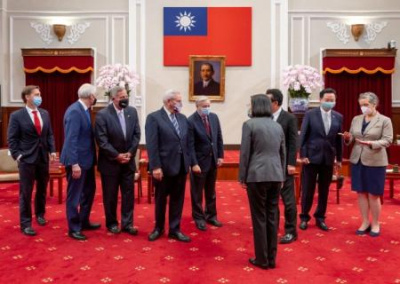 «Те, кто играют с огнём, сожгут себя». Китай проводит военные учения на фоне визита американских сенаторов на Тайвань