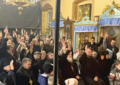В Черкассах сторонники ПЦУ и боевики захватили монастырь УПЦ