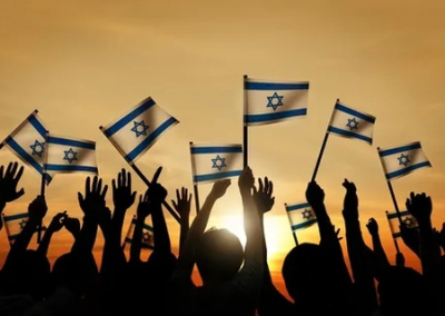 СМИ: в Израиле запретили украинский флаг и трезубец