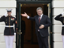 Дурдом Порошенко. Украинский президент решил пересидеть панамский скандал в Японии