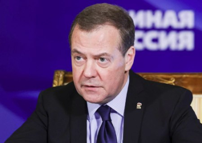 Медведев призвал ликвидировать Зеленского и его клику