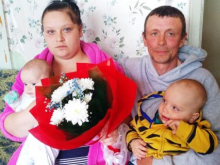 История семьи с двумя младенцами из Юнокоммунаровска: уроки выживания на 7,5 тысяч в месяц. Фото, видео