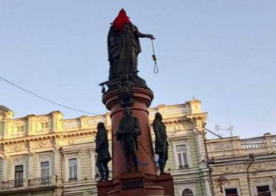 В Одессе «патриоты» снова надругались над памятником Екатерине II