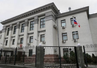 МИД РФ эвакуирует сотрудников посольства с Украины