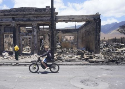 Америка в шоке от безразличия Байдена к трагедии на Гавайях и маниакального пристрастия отдавать миллиарды Украине