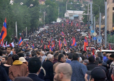 Армяне вышли на акции протеста. Требуют отставки Пашиняна
