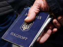 Куда сдавать паспорта? Украинцы ответили на предложение Безуглой лишать уклонистов гражданства