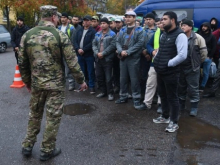 В Ленинградской области силовики пригласили мигрантов вступить в ряды Вооружённых сил России