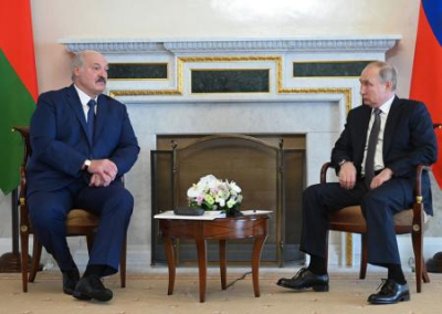 Лукашенко покинул Петербург с договорённостями о цене на газ на 2022 год и новым кредитом от РФ