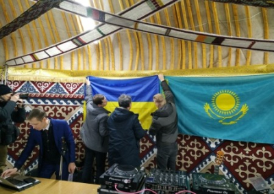 Казахстан продолжает устанавливать на Украине «юрты несокрушимости», наплевав на российско-казахстанское стратегическое партнёрство