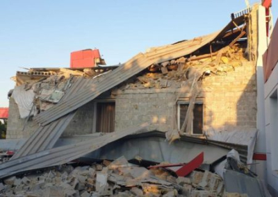 ВСУ ударили по гостинице в Енакиево, в которой живут ленинградские строители