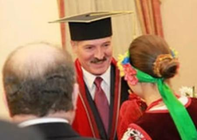 «За неуважение к Украине»: Киевский нацуниверситет лишил Лукашенко звания почётного доктора