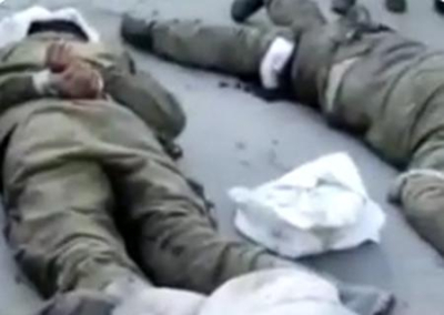Украинские нацисты пытают русских военнопленных и простреливают им колени