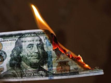 Власти США снизили доверие к доллару