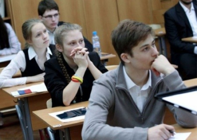 В ДНР государственную итоговую аттестацию школьников приведут к правилам ЕГЭ РФ