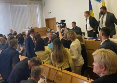 В Ровно депутаты устроили драку на заседании облсовета