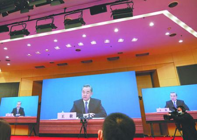 Китай в поиске политической ориентации. Пекин пытается избежать втягивания в конфликт