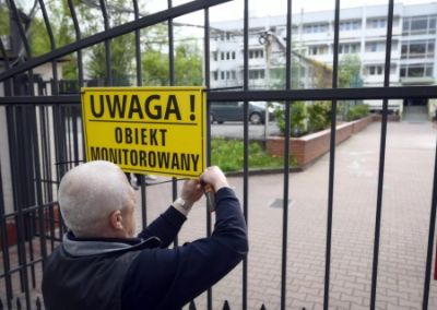 Мэр Варшавы провозгласил «большую победу» после захвата русской школы с 70-летней историей