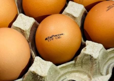 Якутская птицефабрика выпустила патриотические яйца «ZaРоссию»