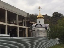 Крымская епархия отказывается брать на баланс новую часовню, потребовав «типовой православный храм»