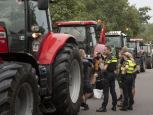 В Нидерландах протестуют фермеры, от которых правительство требует собрать к 1 сентября урожай картофеля, который не успеет созреть