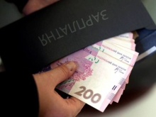 Госстат подсчитал количество украинцев, получающих зарплату больше 25 000 гривен