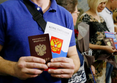 Путин утвердил порядок проживания в РФ жителей новых регионов без российского гражданства