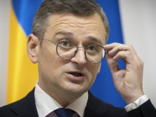 «Украинцам даже бус не досталось, только американская петля на шею». Кулеба подтвердил поражение в правах украинцев за границей