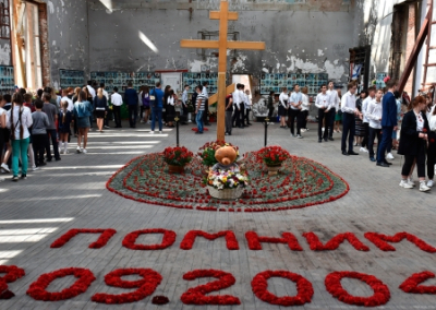 В Беслане чтят память погибших в результате теракта 1 сентября 2004 года