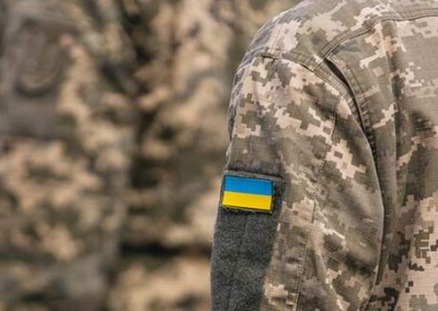Украинские военные избивают женщин и подростков на улицах украинских городов. Власть прячет их от ответственности