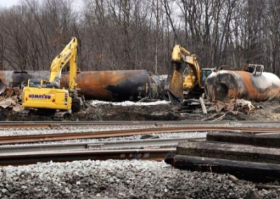 В Огайо сошёл с рельсов и загорелся поезд с токсичными химикатами. Власти 10 дней скрывали катастрофу