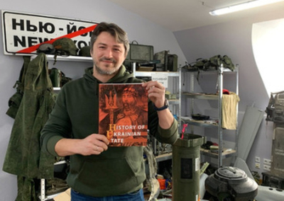 «Патриоты» отправили Илону Маску книгу по истории Украины