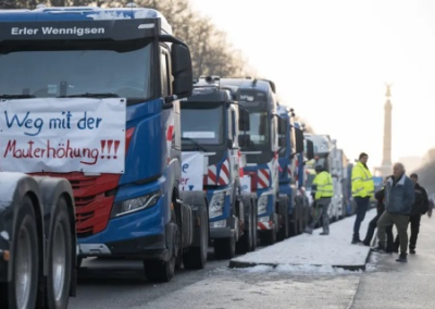 Германские дальнобойщики заблокировали центр Берлина из-за несогласия с ростом цен