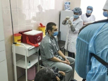 На Украине первым «подопытным кроликом» индийской вакцины стал врач из Черкасс