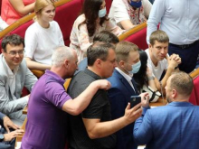 В Верховной Раде предложили обязать депутатов посещать психиатра и нарколога