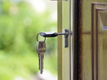 «Слуги народа» продвигают закон об изъятии жилья у граждан за долги ЖКХ