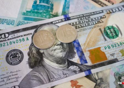 Курс доллара на Мосбирже упал ниже 63 рублей, евро — ниже 66