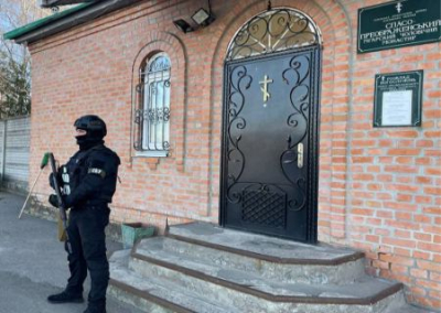 Киев продолжает репрессии против УПЦ, румыны наблюдают