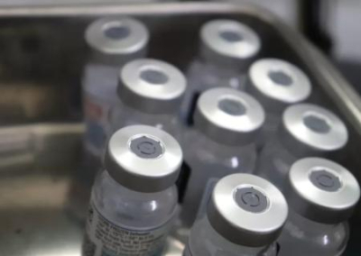 На Украине утилизируют 600 тысяч вакцин от COVID-19