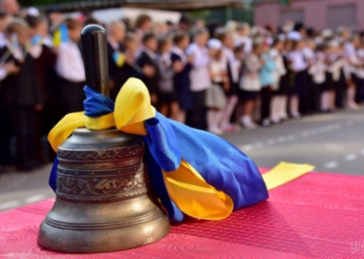 «Снимите сталинскую форму!» На Закарпатье патриотка обвинила УПЦ в пропаганде советских идей и ненависти к вышиванке