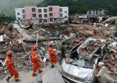 В результате землетрясения в Китае более ста погибших, сотни раненых, около 5 тысяч домов разрушены