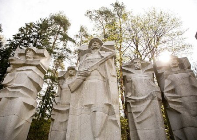 В Вильнюсе демонтируют памятник советским солдатам