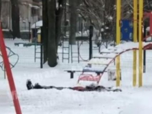 В Киеве на детской площадке взорвалась граната, погиб мужчина
