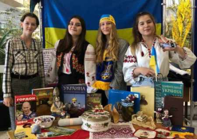 Минобрнауки проверит РУДН из-за украинского стенда и флага на выставке землячеств